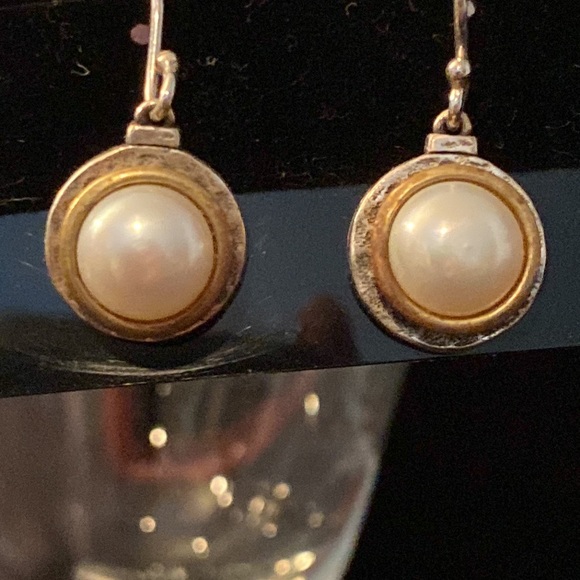RARE Silpada Simple Pearl Earrings W3406, NIB. - Picture 2 of 3